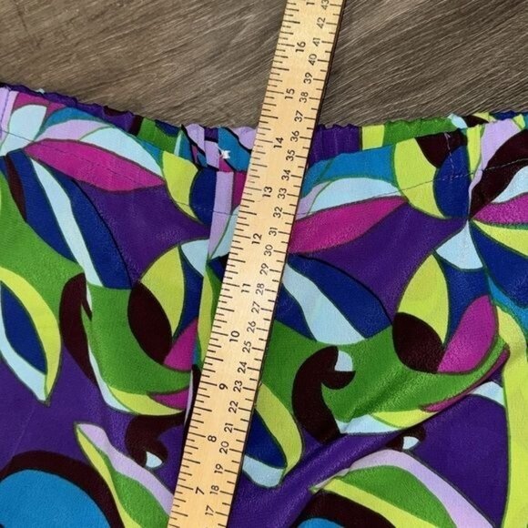 Colorful Womens 2-Piece Outfit With Abstract Print - Short-Sleeve Top & Elastic - Picture 9 of 10